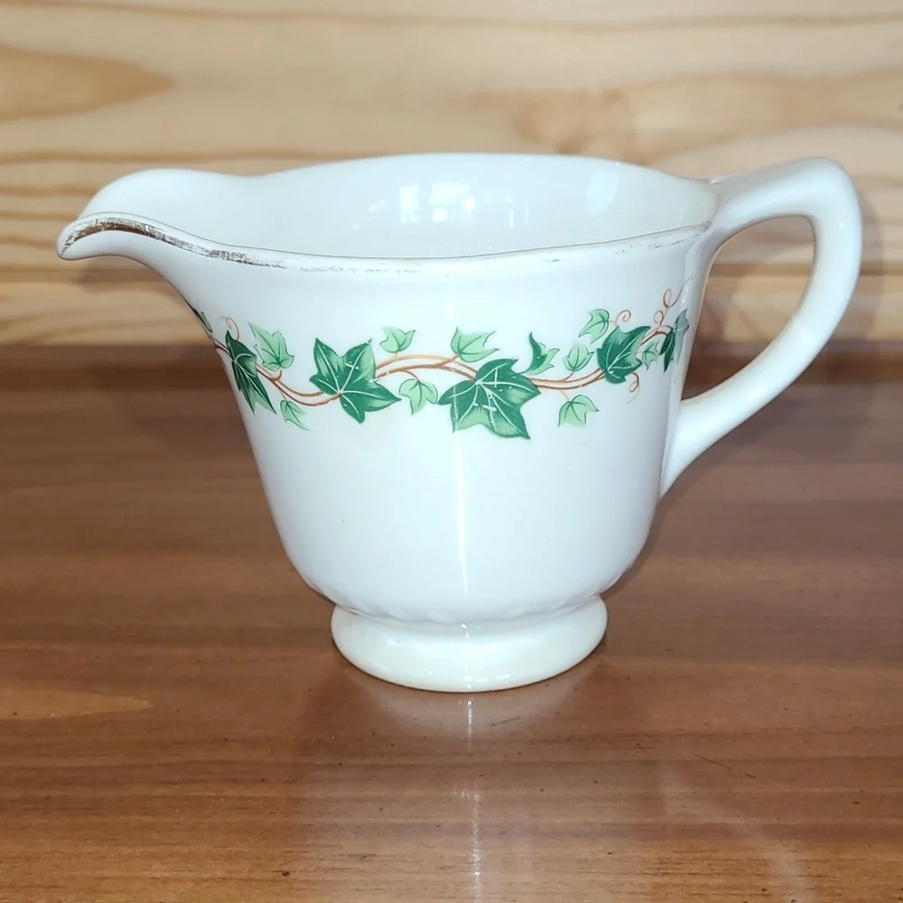 Vintage 1951 Homer Laughlin WVA Green Ivy Garland Footed Creamer Cup HLC39 RARE